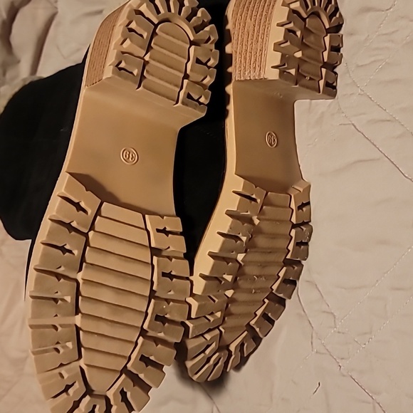 No brand size 8, short heel lined boots, worn once - Picture 3 of 6